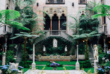 Are you looking for a romantic afternoon or a way to celebrate spring? Visit the Isabella Stewart Gardner Museum!